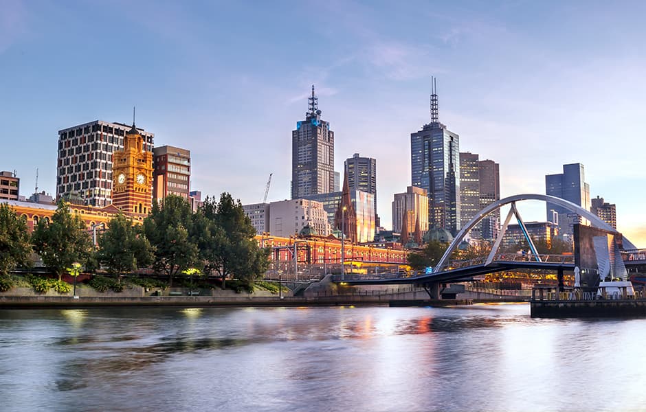 melbourne across yarra river in early morning sunrise