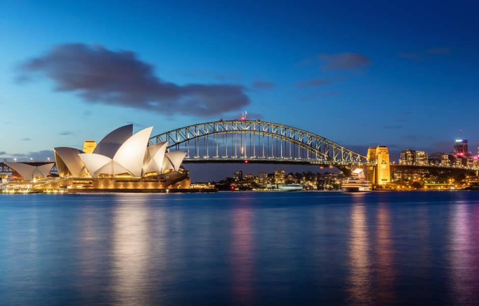 sydney opera house at night