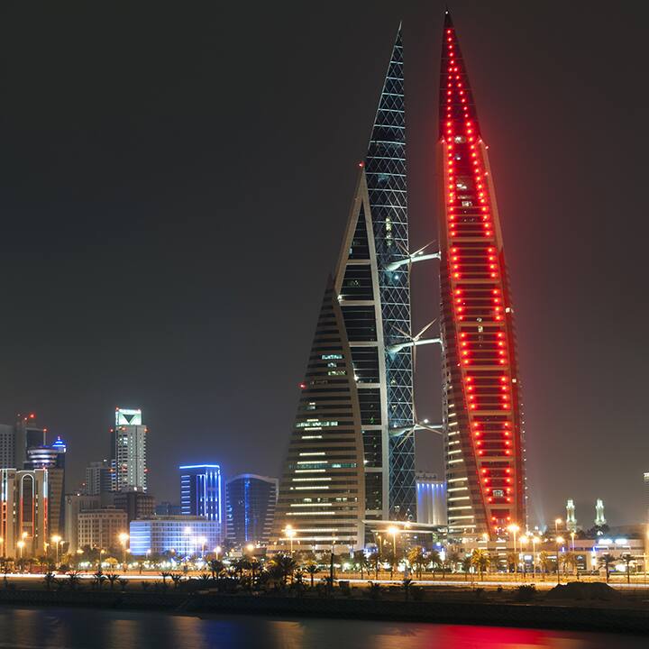 grattacielo di notte, Manama