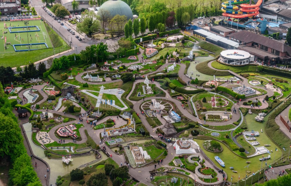 panoramic view of the atomium in brussels belgium