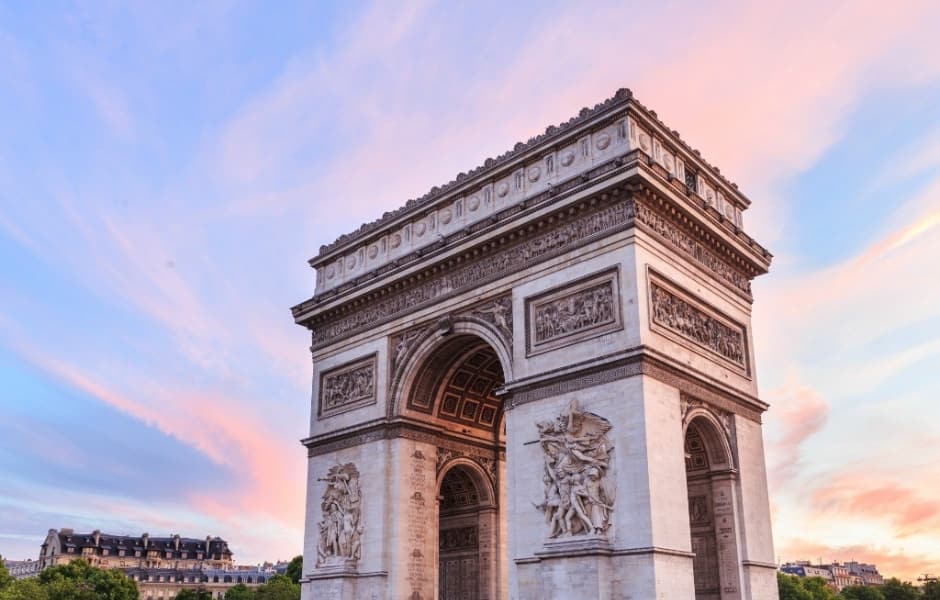 image showing arc de triomphe in paris