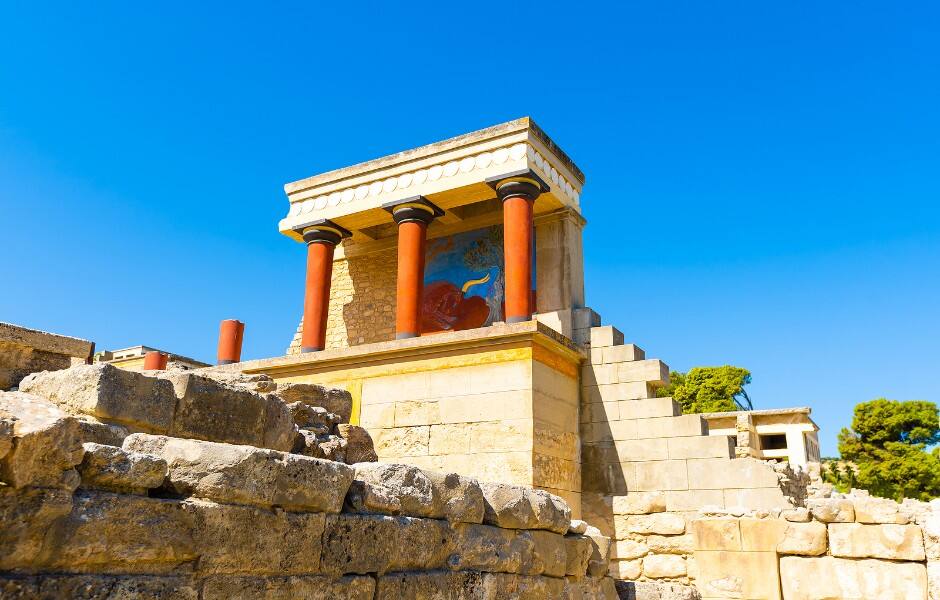 knossos palace against the blue sky