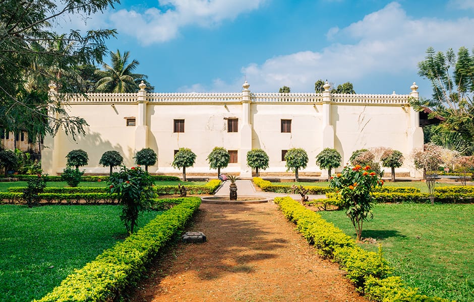 the exterior of the tipu sultan summer palace in bengaluru india