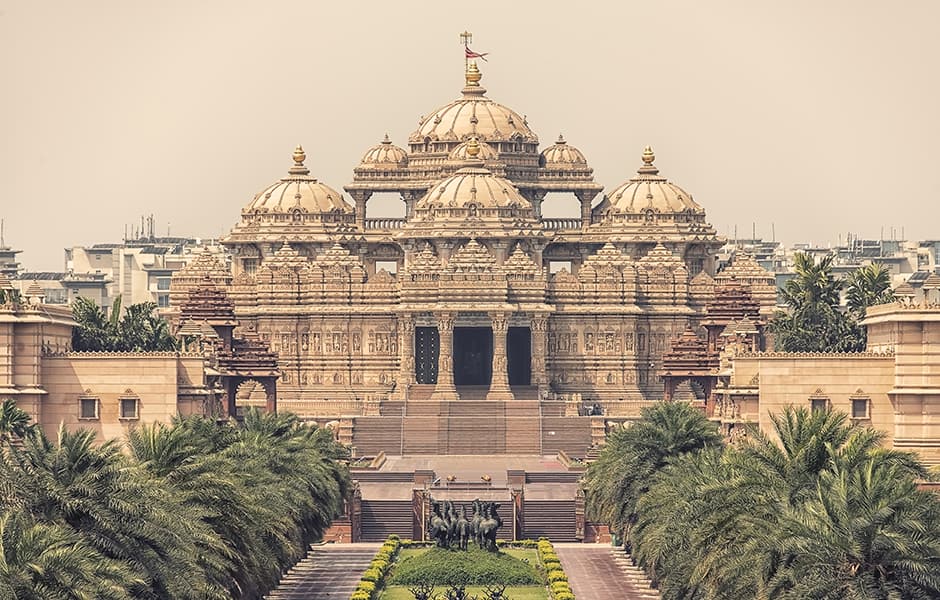 akshardham temple in delhi india at night