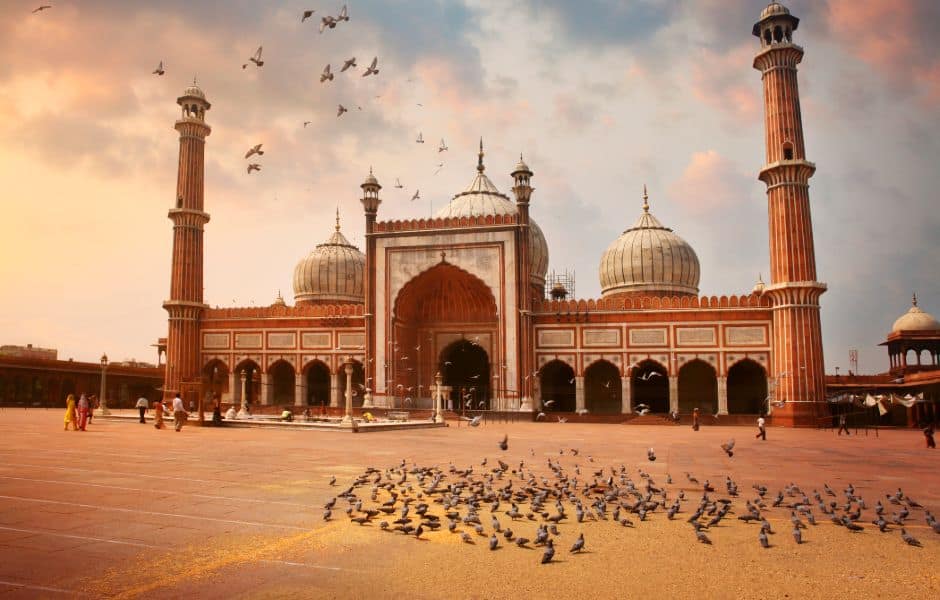 jama masjid mosque in delhi india at dusk