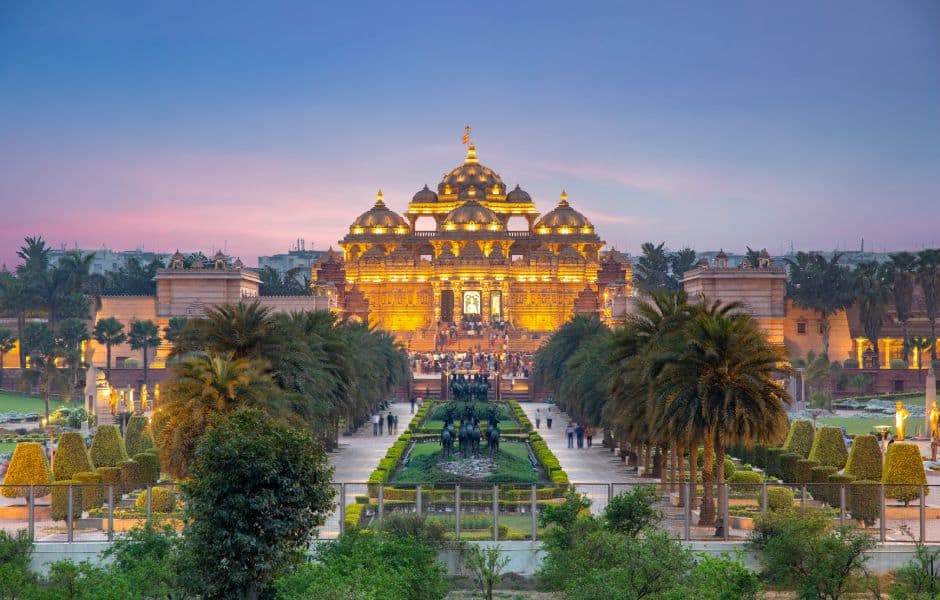 akshardham temple at night in india