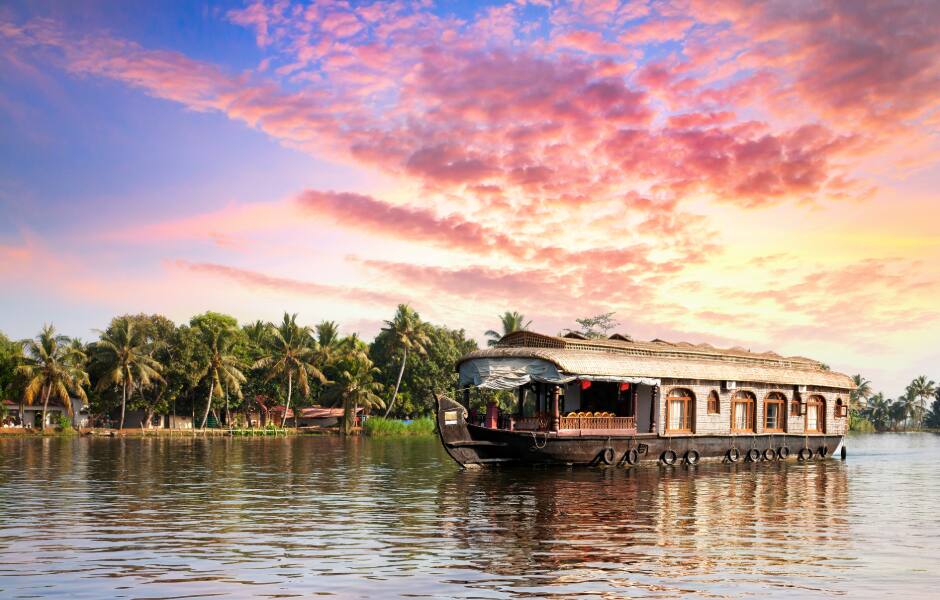 house boat in kerala backwaters kozhikode