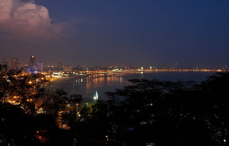 mumbai bay at night