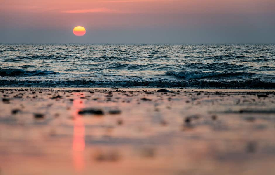 beautiful juhu beach at dusk in mumbai