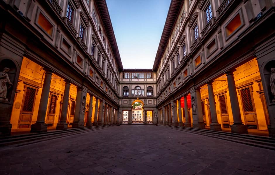 uffizi gallery in florence from below