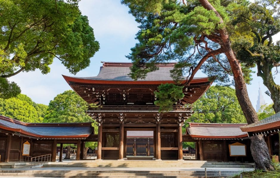 Tor des Shinto-Schreins Meji Jingu Tokio Japan