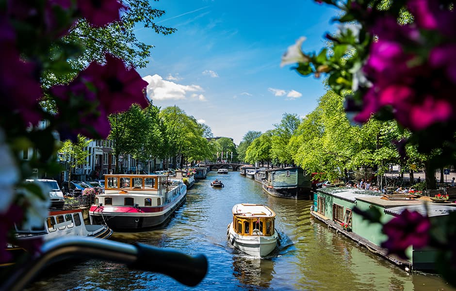 canals in amsterdam netherlands