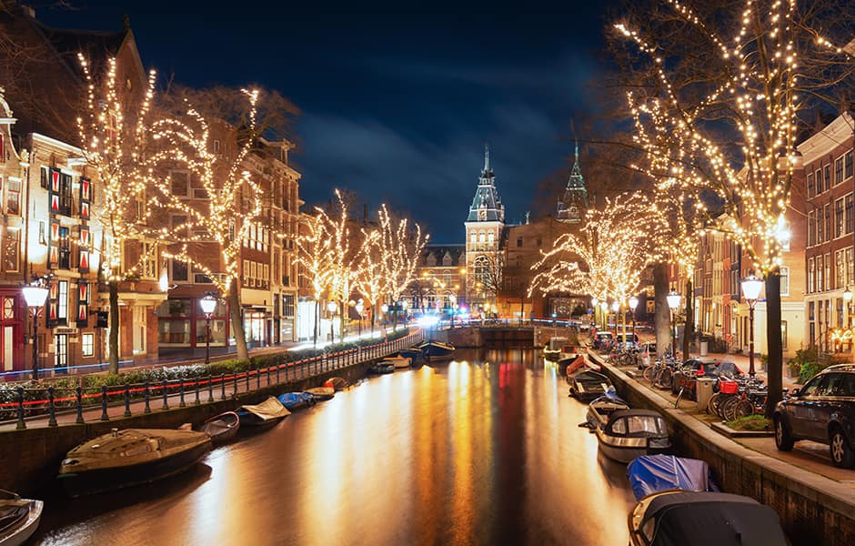 spiegelgracht in old town of amsterdam at night