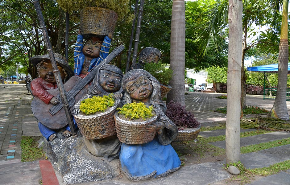 lumads sculpture in peoples park davao philippines