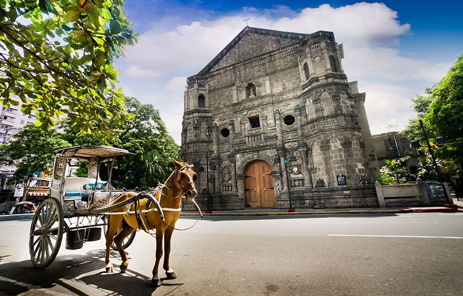 Pferdekutsche vor der Kirche in Malate, Manila, Philippinen