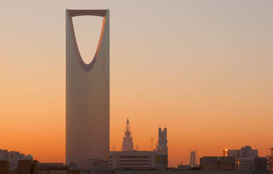 a view of the kingdom tower in riyadh towering over the city skyline