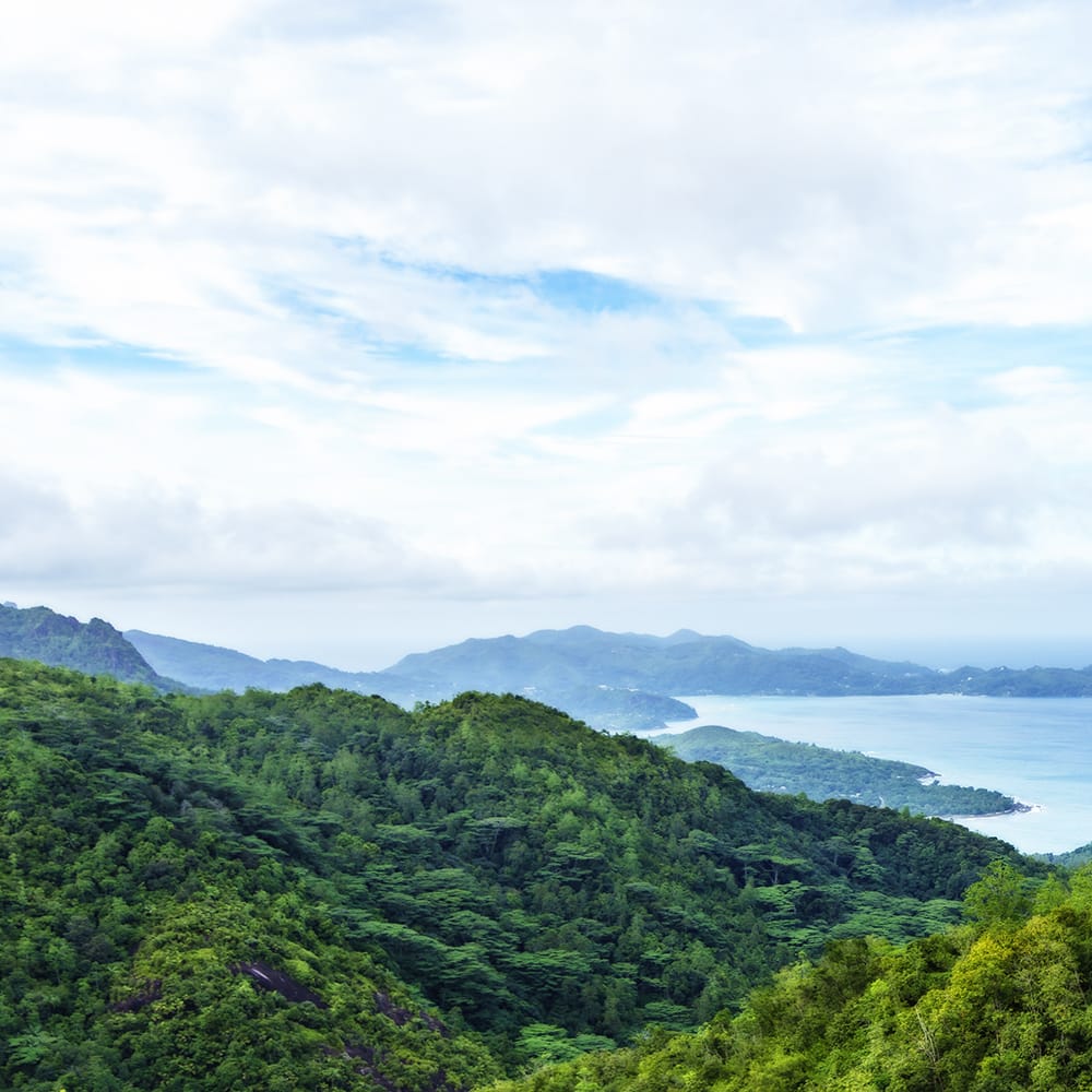 What’s the weather like on Mahé Island?