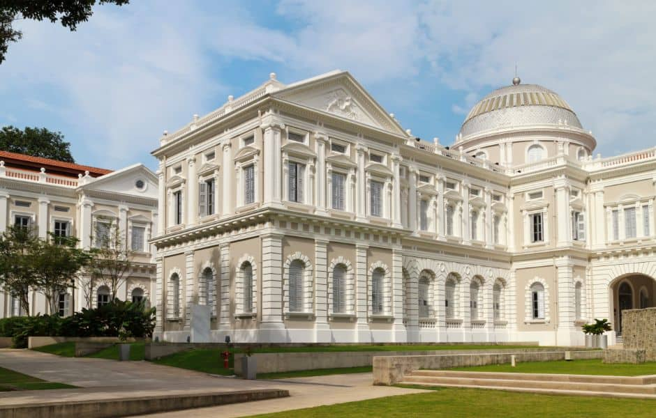 Blick auf das Nationalmuseum Singapur von außen