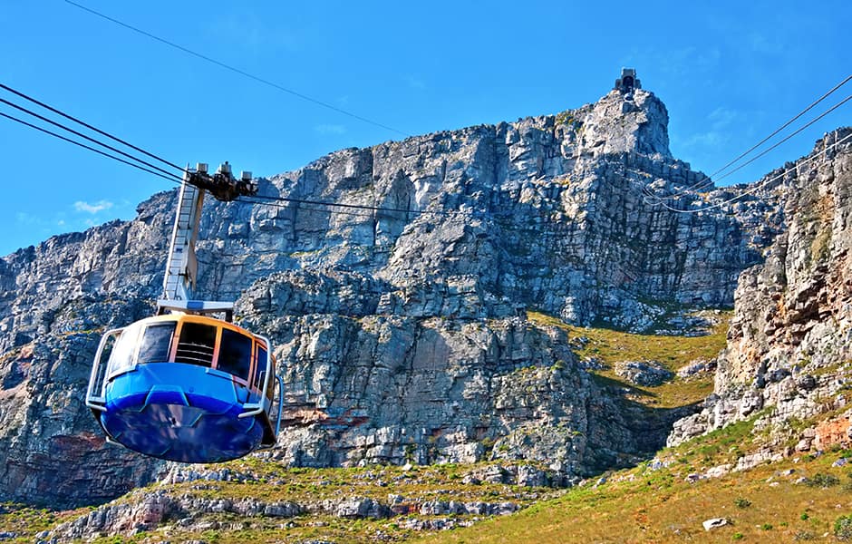 Aerial cableway ascending Table Mountain