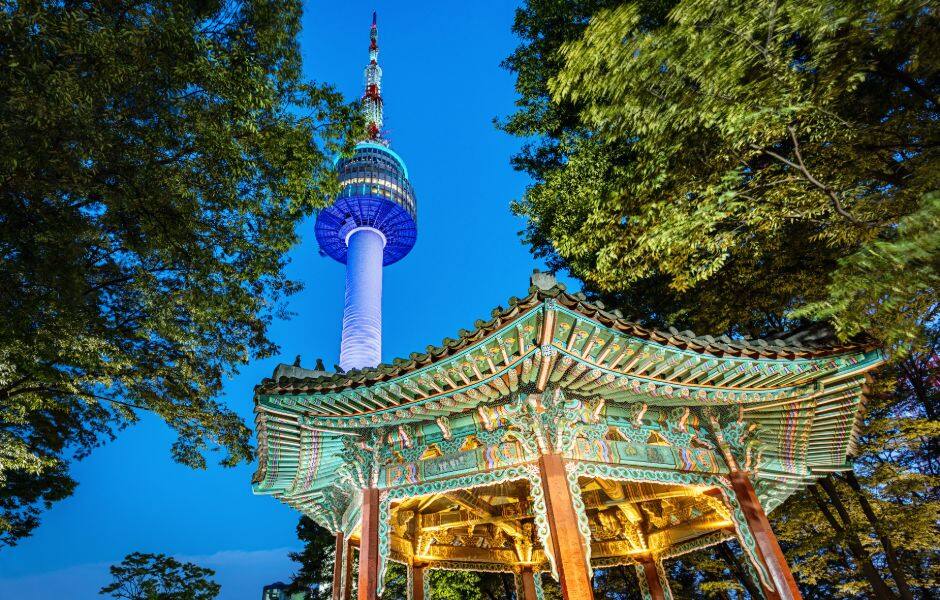 seoul tower at night south korea