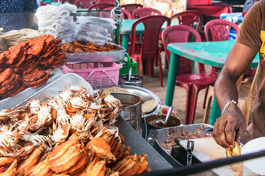 man cooking street food outdoors in colombo sri lanka