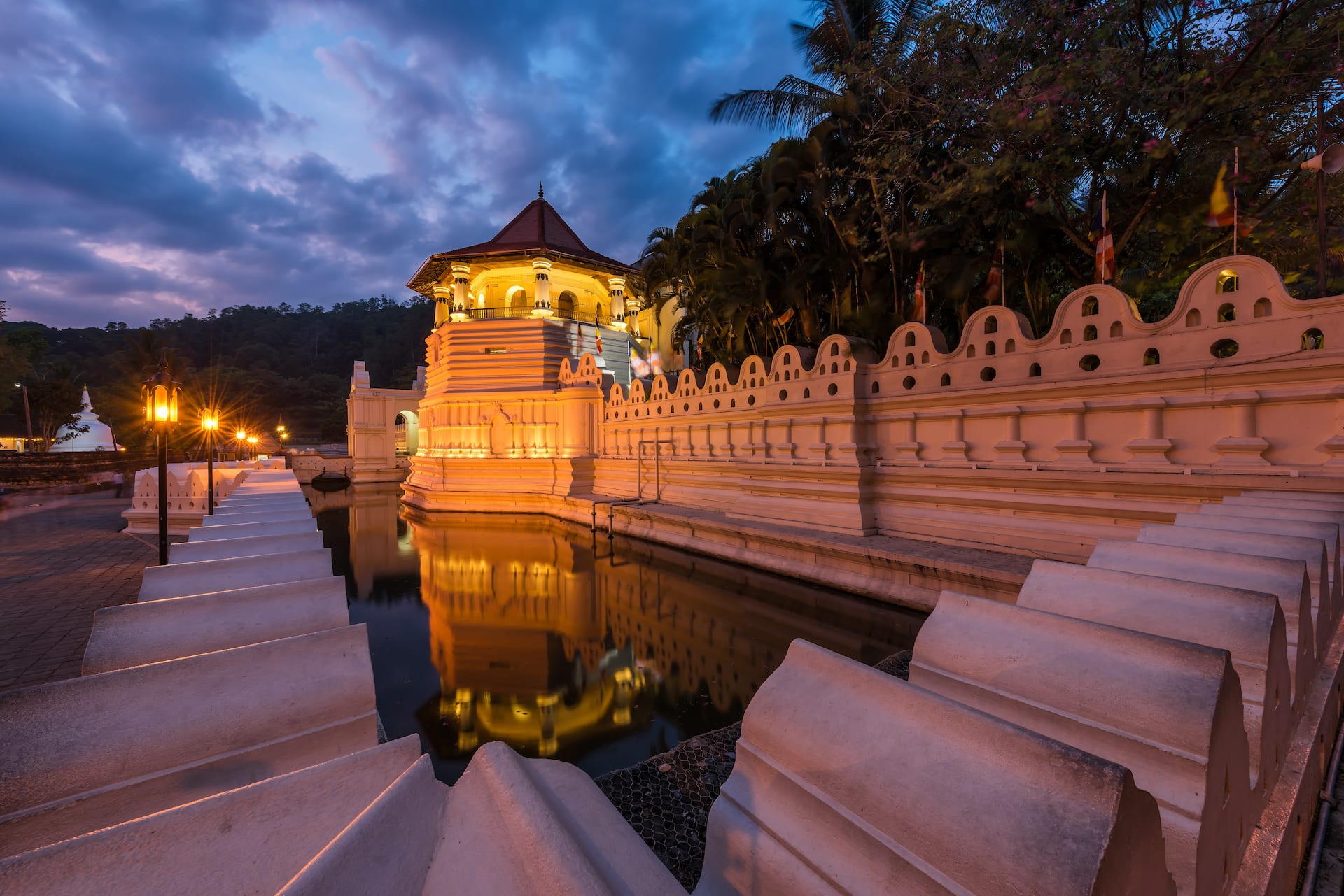 temple of the sacred tooth in kandy sri lanka 