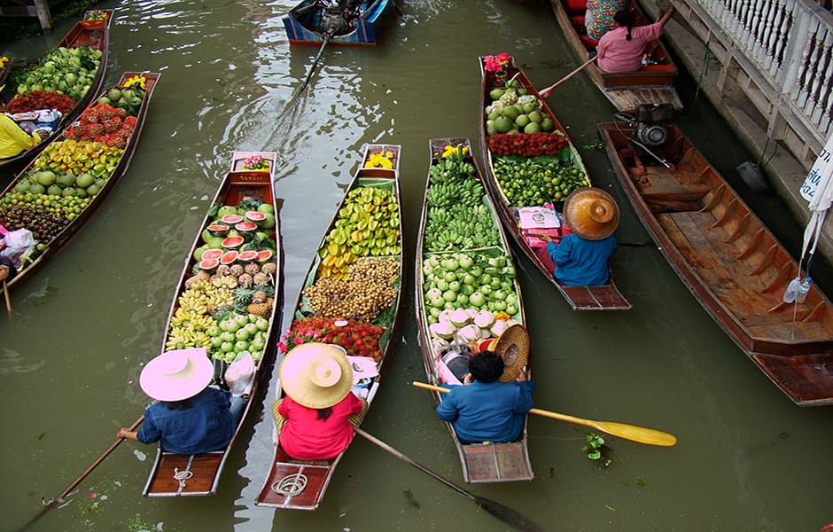 sellers with their floating markets in bangkok