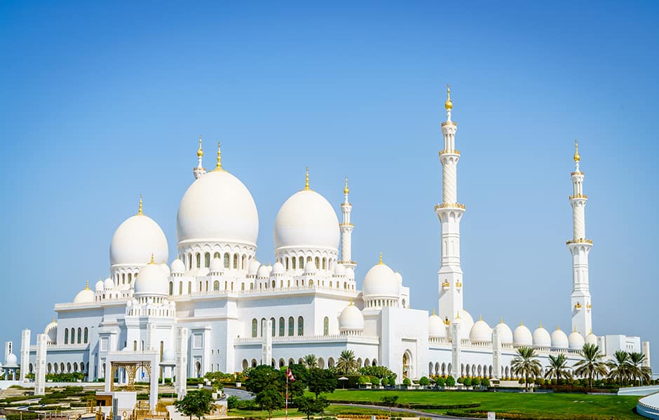 sheikh zayed mosque at night time