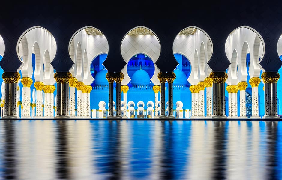 beauty of symmetry at grand mosque abu dhabi