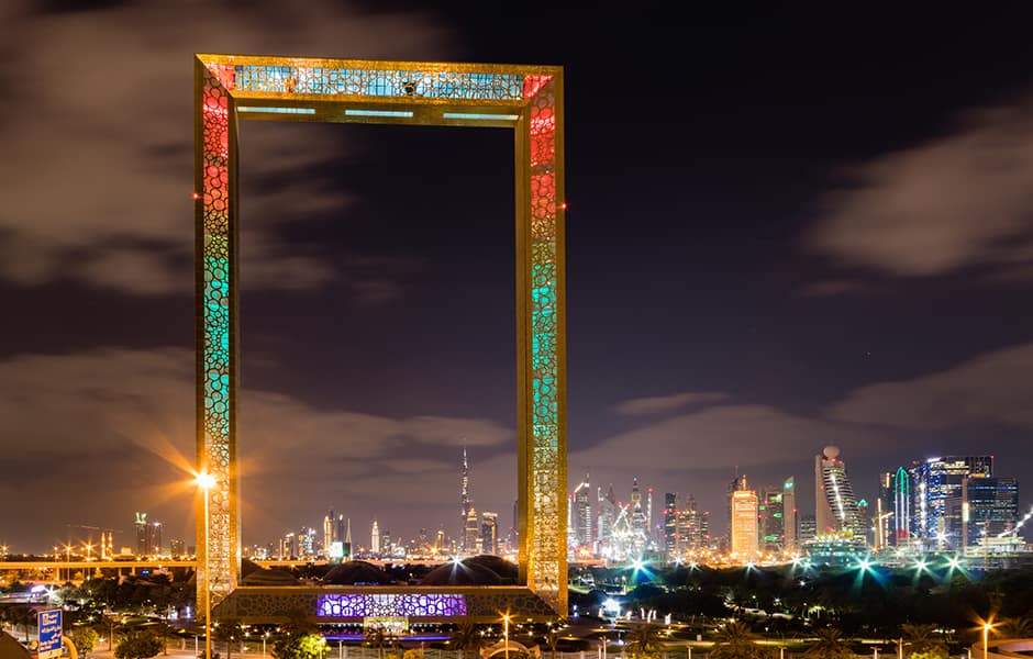 the largest picture frame in the world at night in dubai