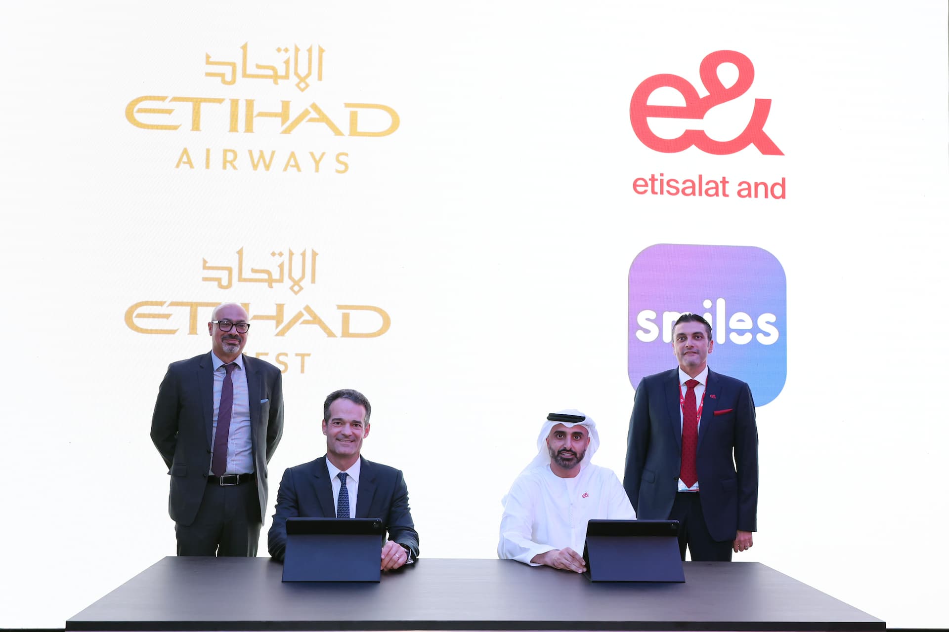 Etihad Airways and e& UAE sign strategic MoU to boost loyalty programmes and destination marketing