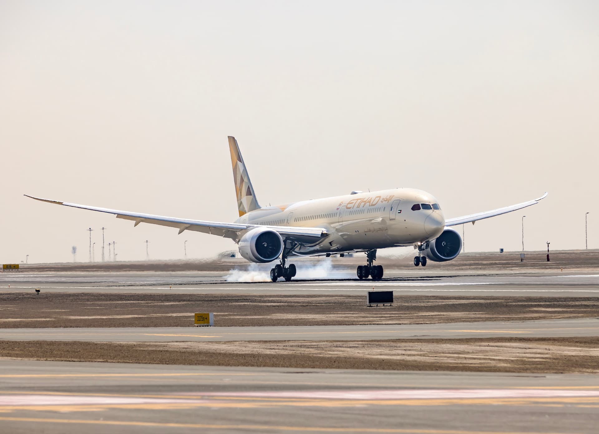 Etihad welcomes latest addition to fleet as new Boeing 787-10 Dreamliner touches down