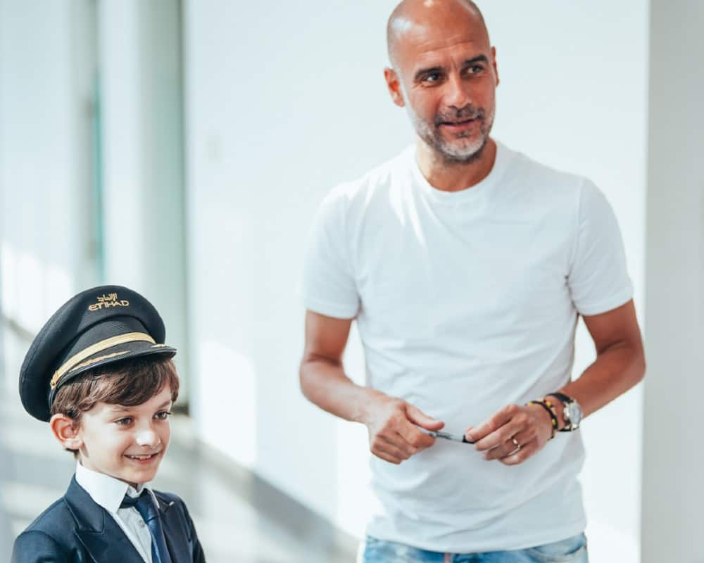 Manchester city’s pep guardiola celebrates world pilots’ day with etihad airways